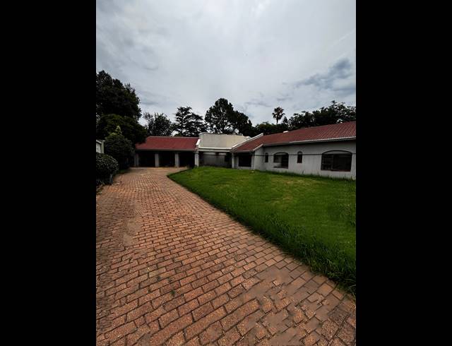 5 BEDROOM FREEHOLD FOR SALE IN MORNINGSIDE